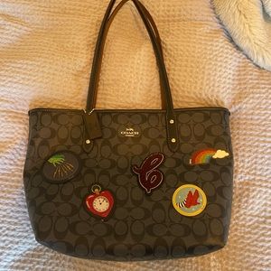 Pre-owned- Coach CITY ZIP TOTE IN SIGNATURE CANVAS WITH WIZARD OF OZ PATCHES